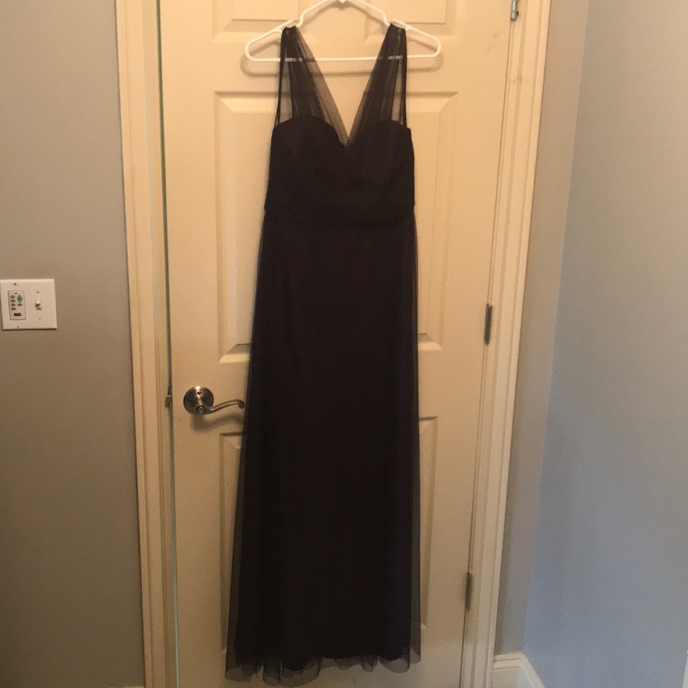 ⬇️ Amasale size 8 dress in plum, tulle overlay